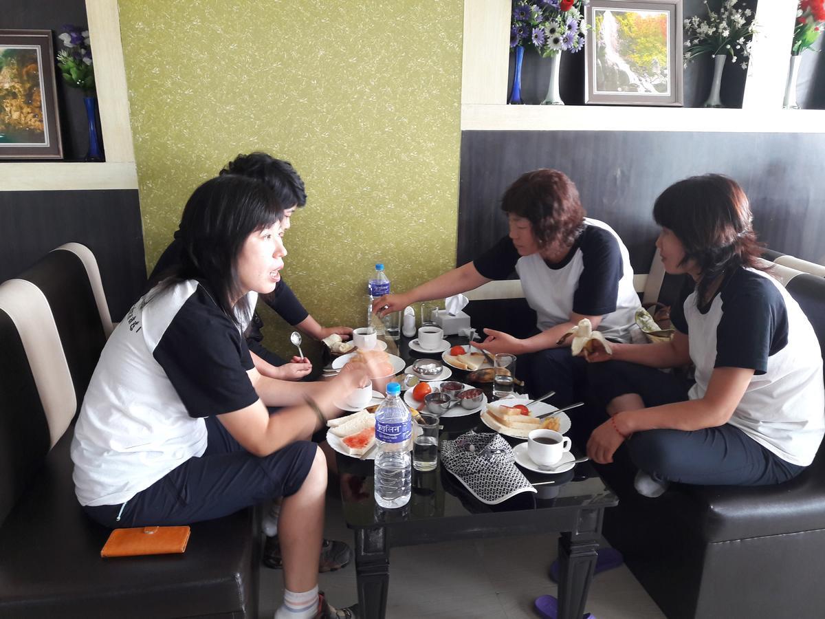 Asian Hotel Butwāl מראה חיצוני תמונה