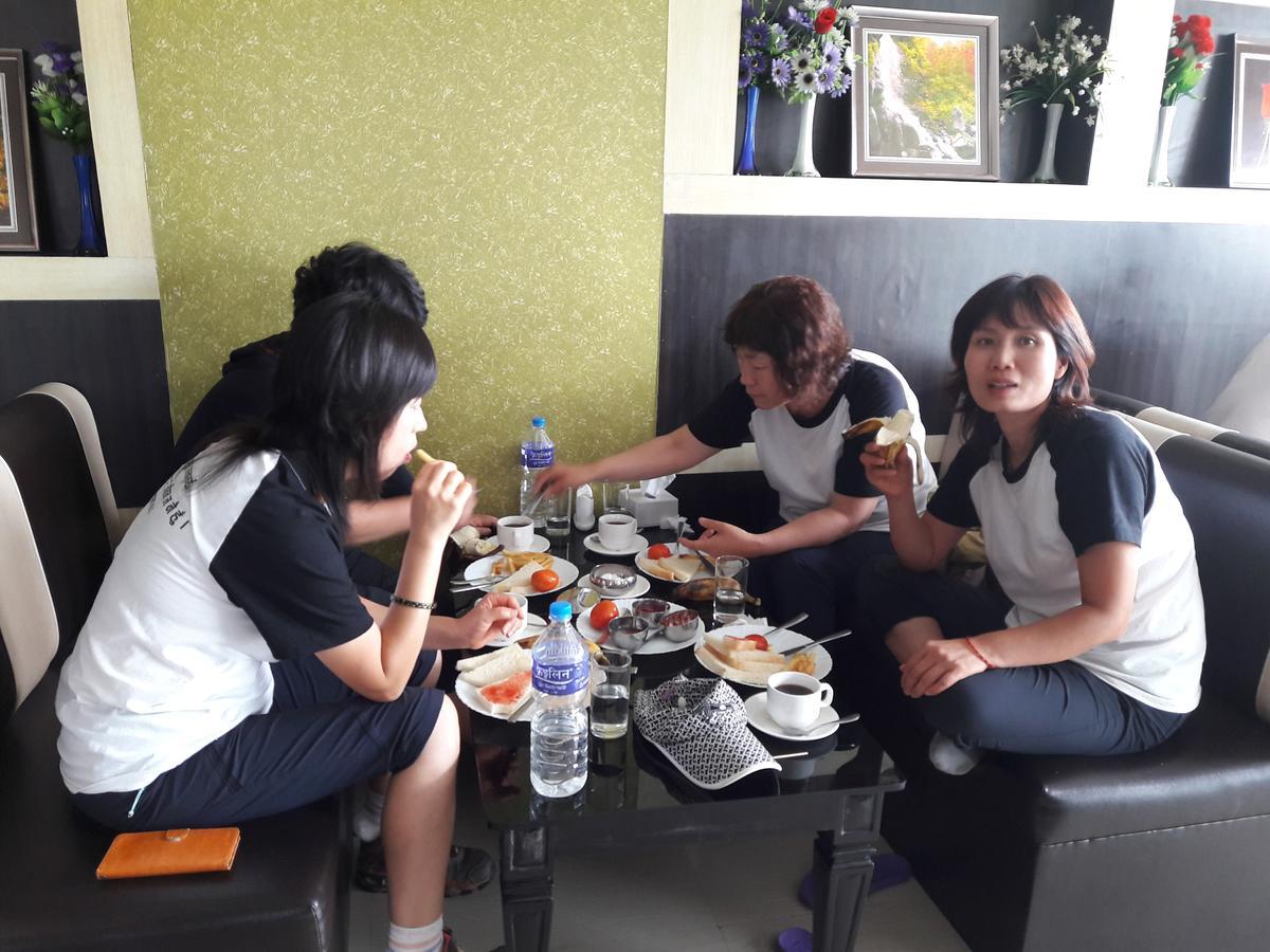 Asian Hotel Butwāl מראה חיצוני תמונה